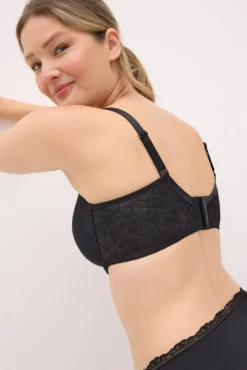 Sujetador reductor con aro con relleno detalles encaje negro copas C y D
