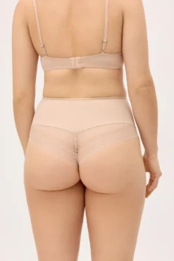 Tanga reductor compresión media encaje nude