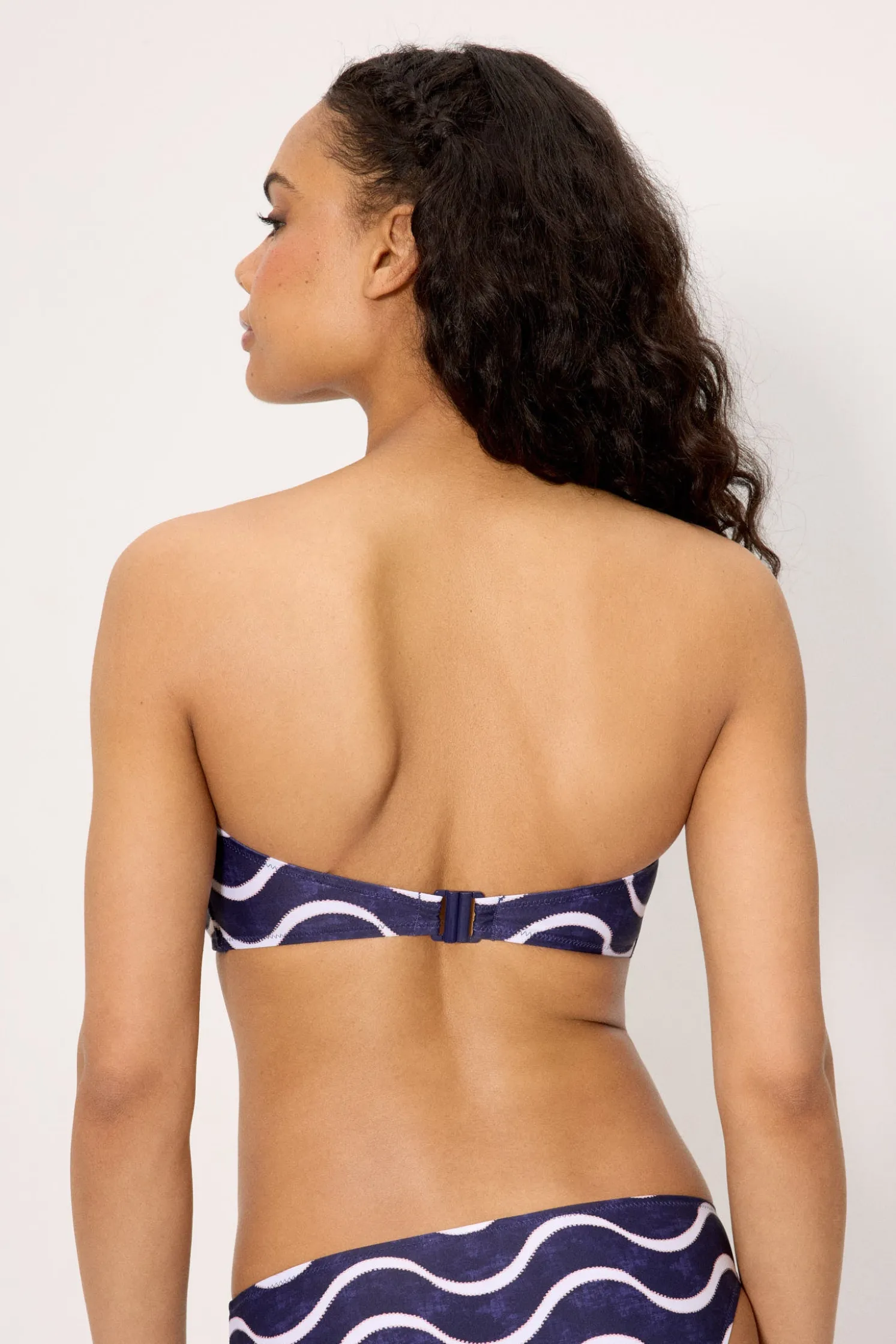 Top bikini bandeau estampado ondas marino copa C