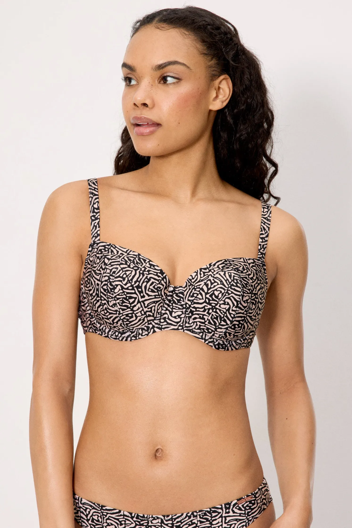Top bikini estampado con brillo copa C