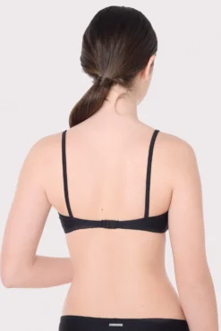 Top bikini juvenil texturizado con lazo y relleno extraíble