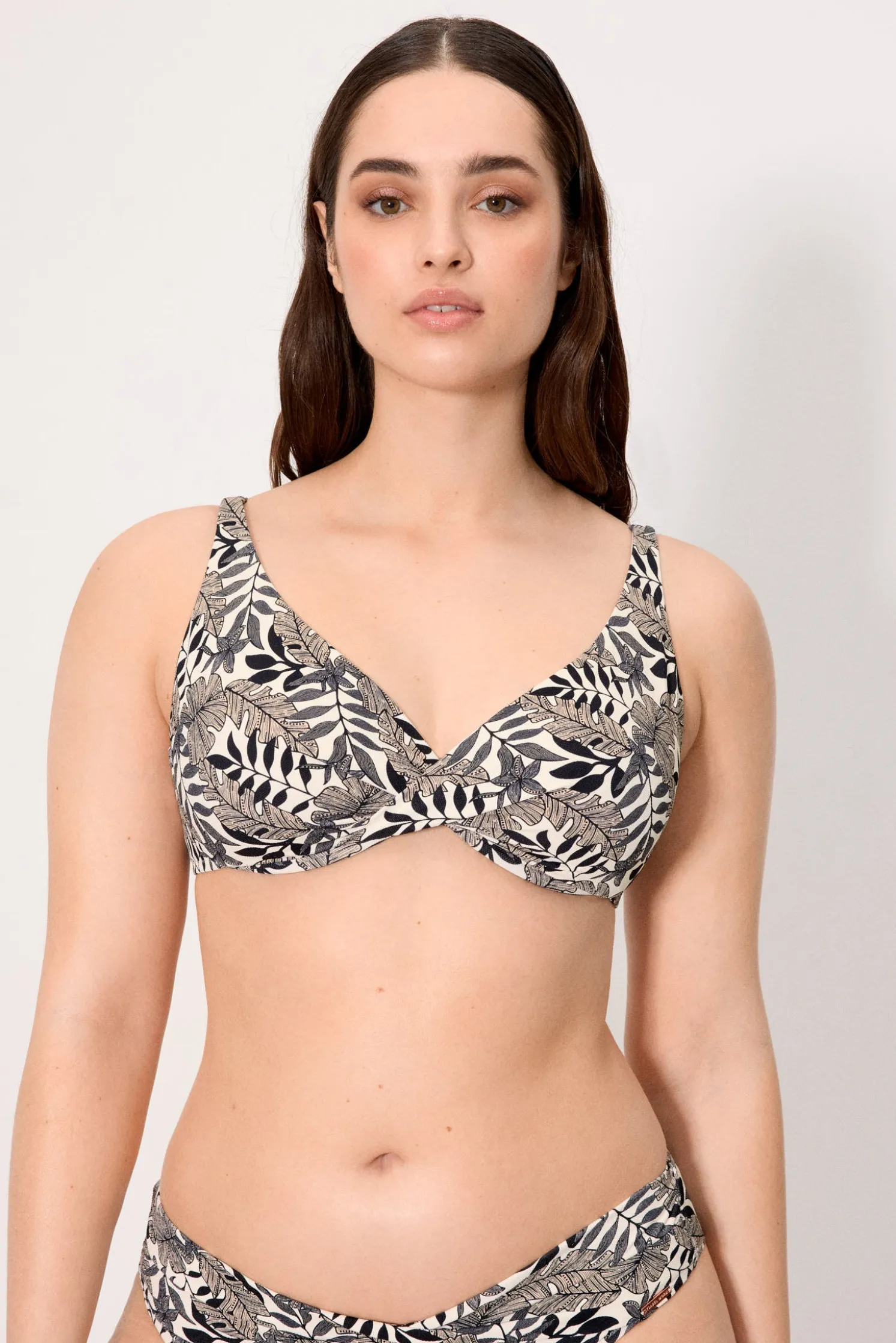 Top bikini reductor hojas micropiqué negro copa C