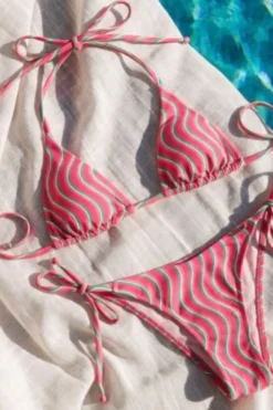 Top bikini triángulo estampado ondas copa B