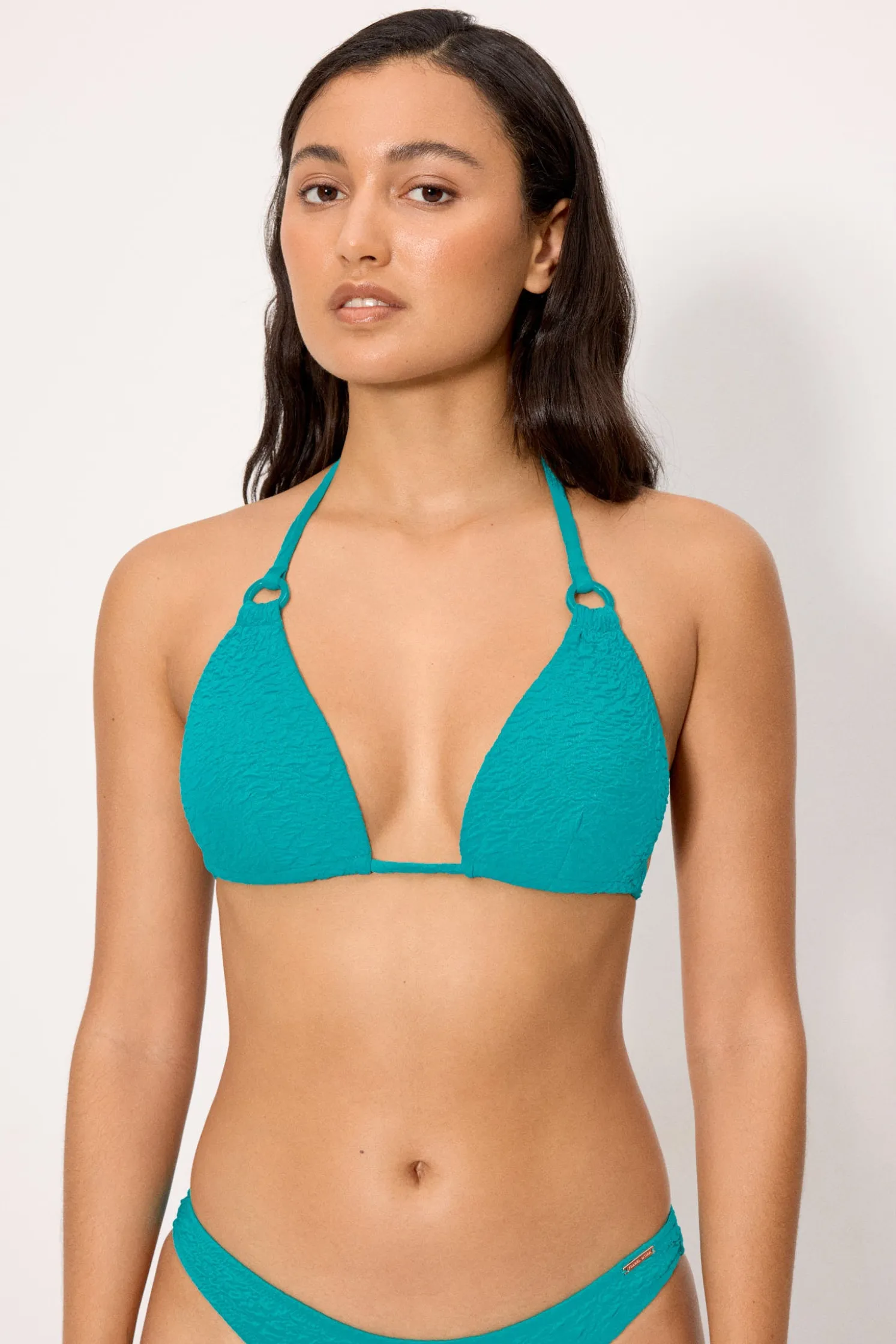 Top bikini triángulo push-up con textura turquesa copa B