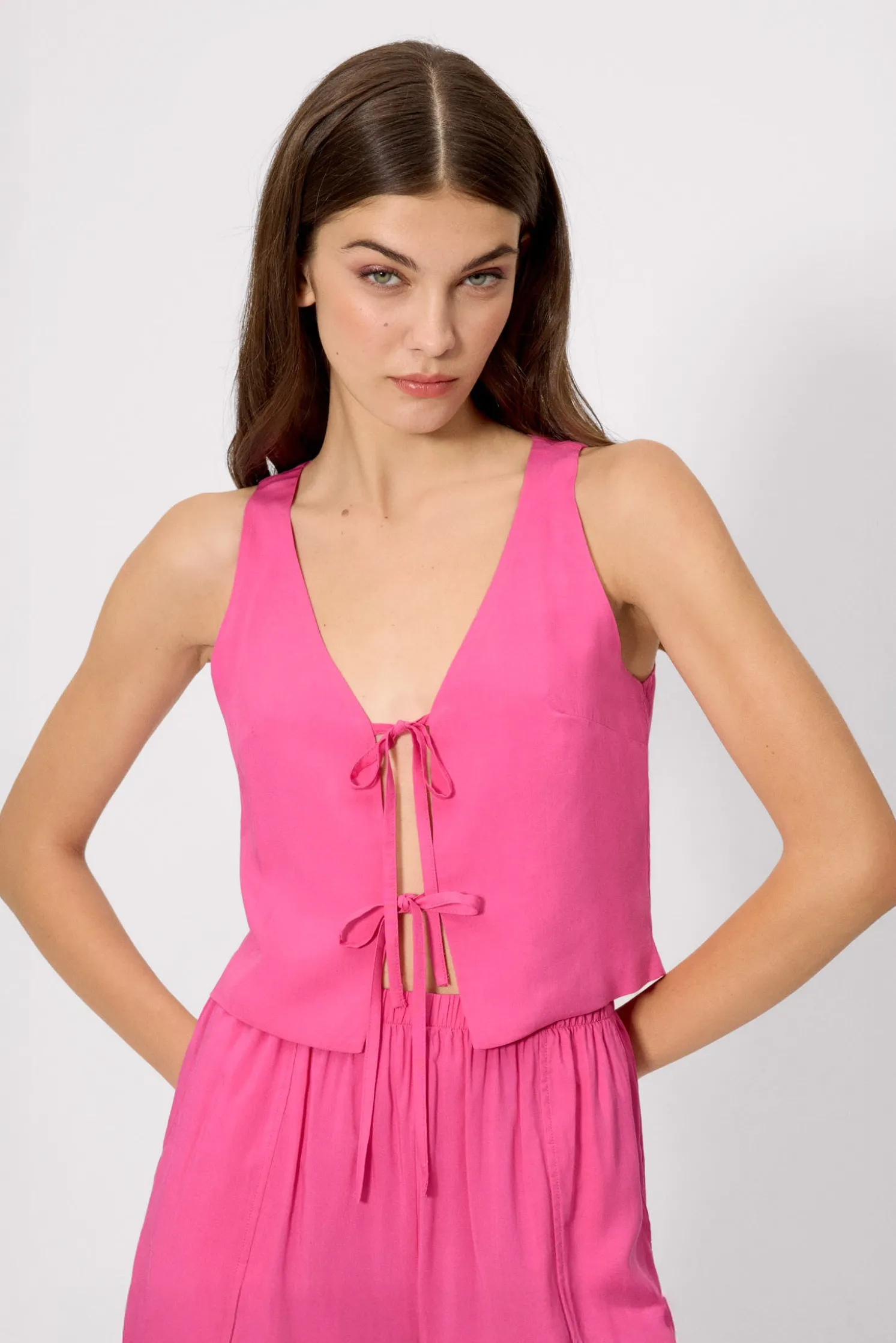 Top chaleco anudado tirantes rosa