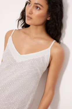 Vestido corto tirantes algodón bordado blanco