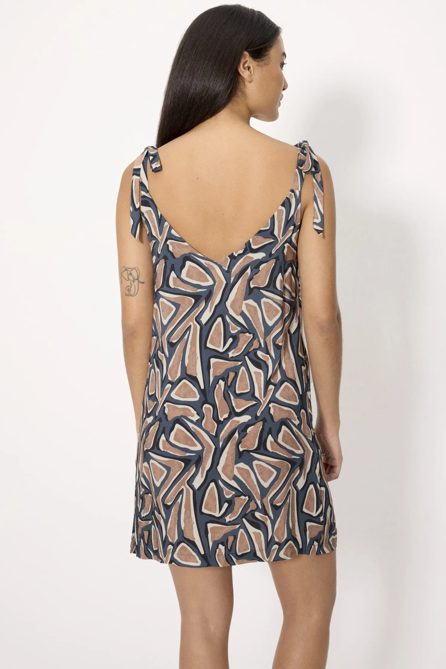 Vestido corto tirantes anudado estampado
