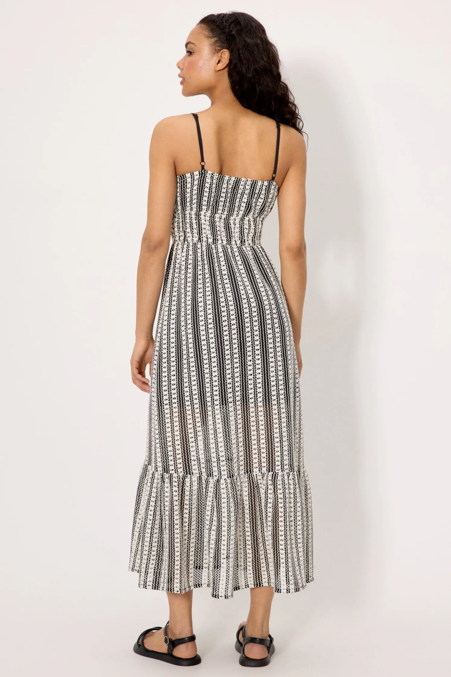 Vestido largo calado con forro interior
